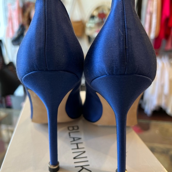 Manolo Blahnik crystal pumps - Picture 4 of 5